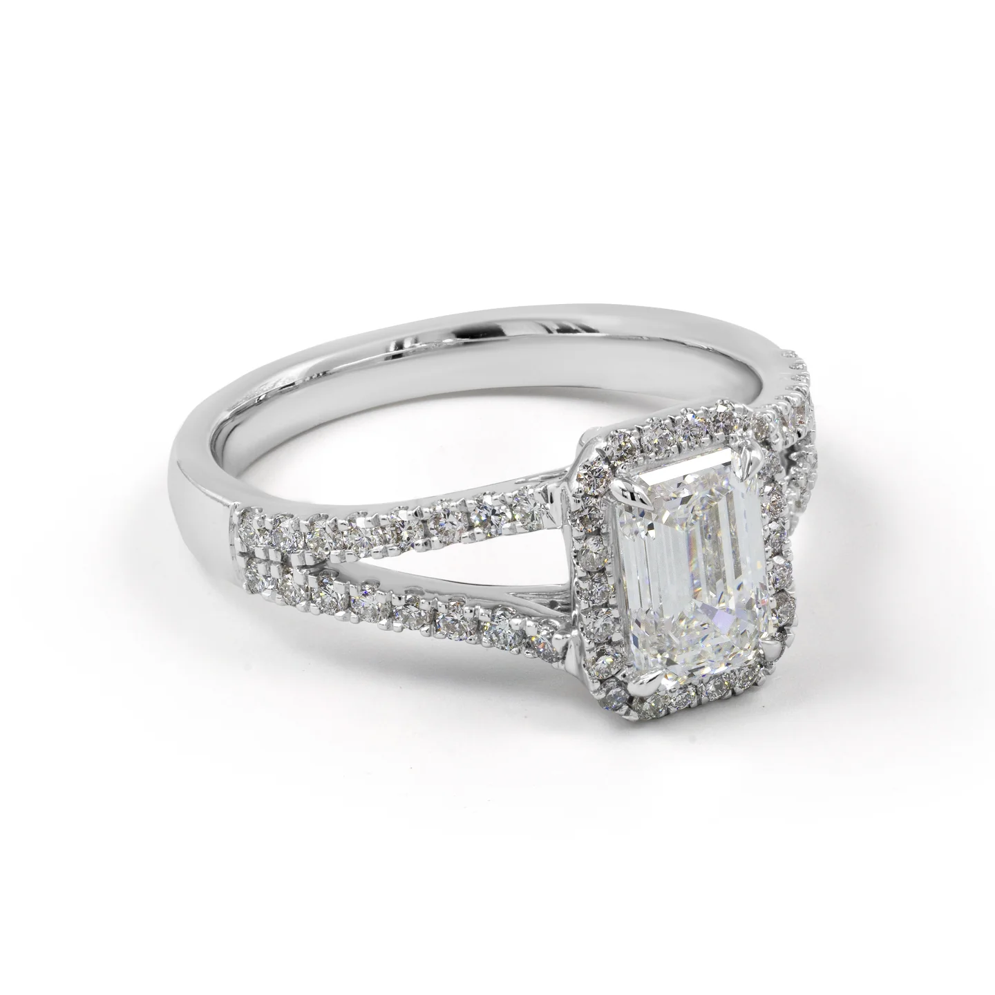 2.44 Cts Platinum Emerald Shape Split Shank Ring - Image 4