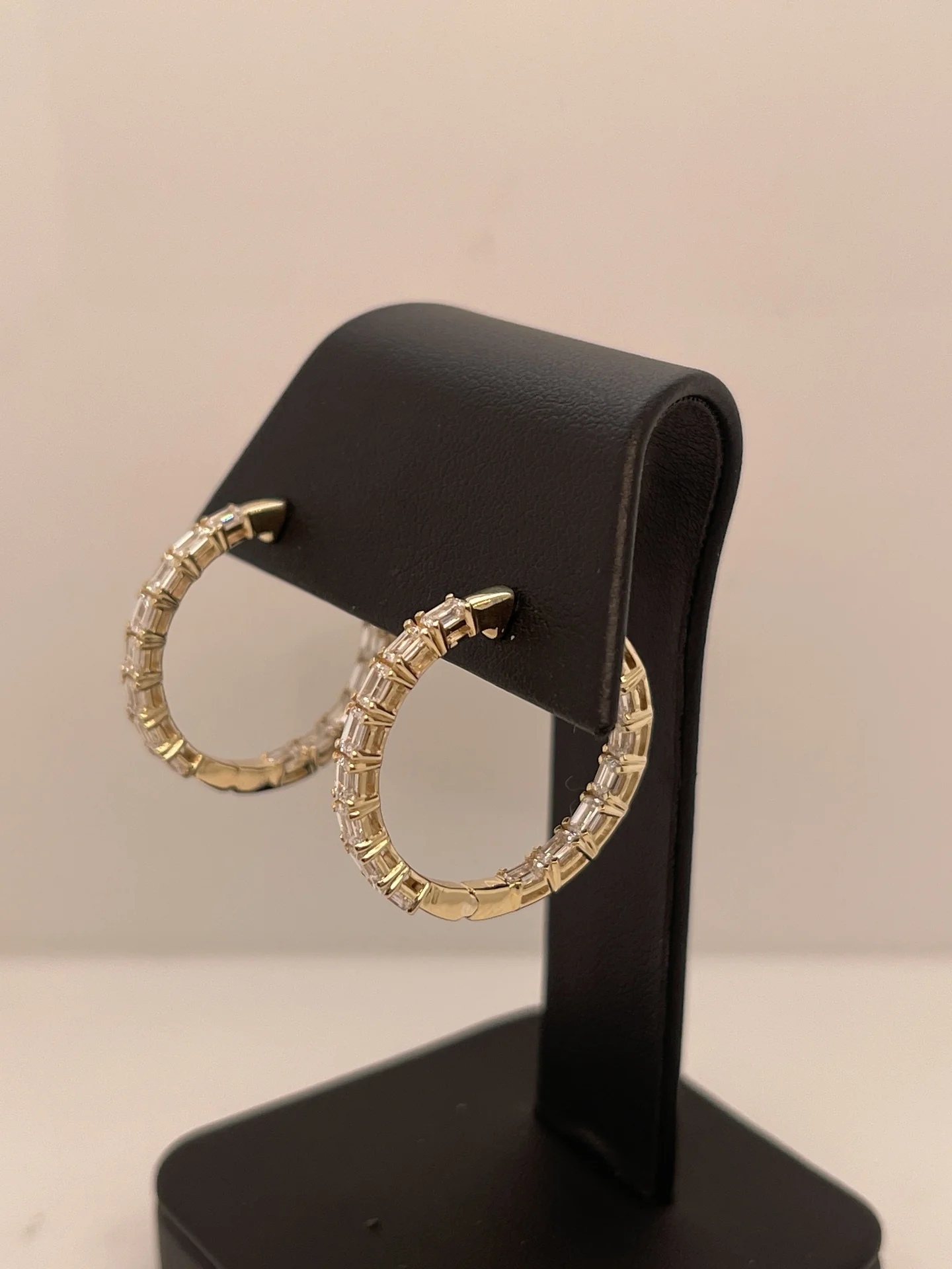 8.04 Cts 14k Yellow Gold Emerald Shape Hoops Earring - Image 2