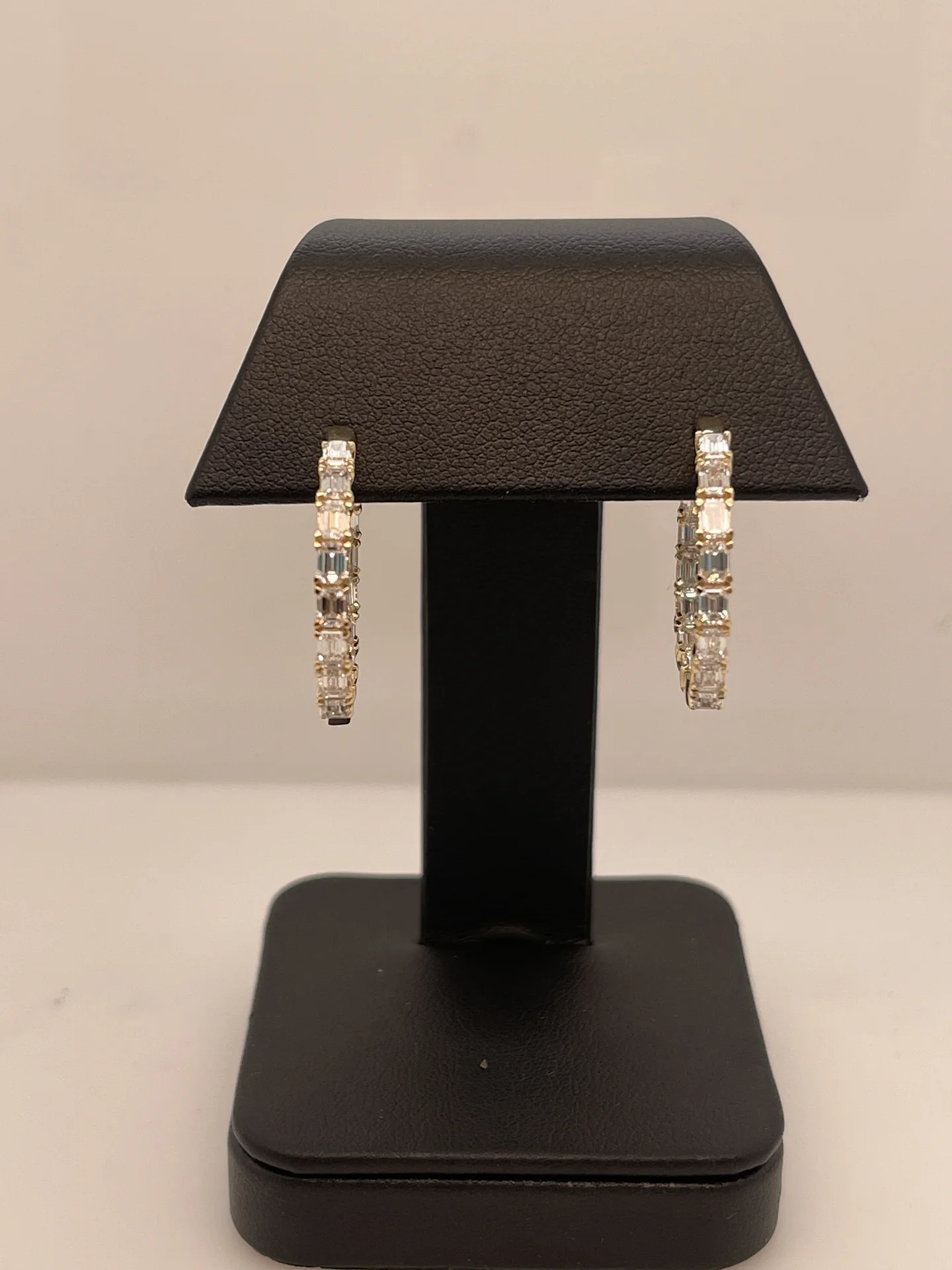 8.04 Cts 14k Yellow Gold Emerald Shape Hoops Earring - Image 3