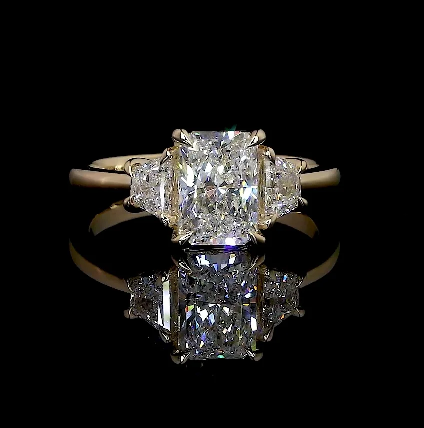 3.92 Cts 14k Yellow Gold Radiant Shape 3 Stones Ring - Video