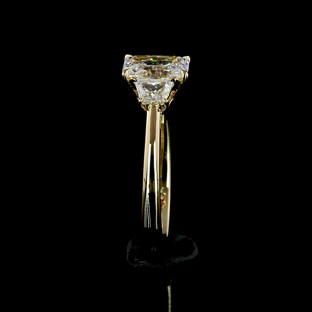 2.1 Cts 14k Yellow Gold Radiant Shape 3 Stones Ring - Image 4