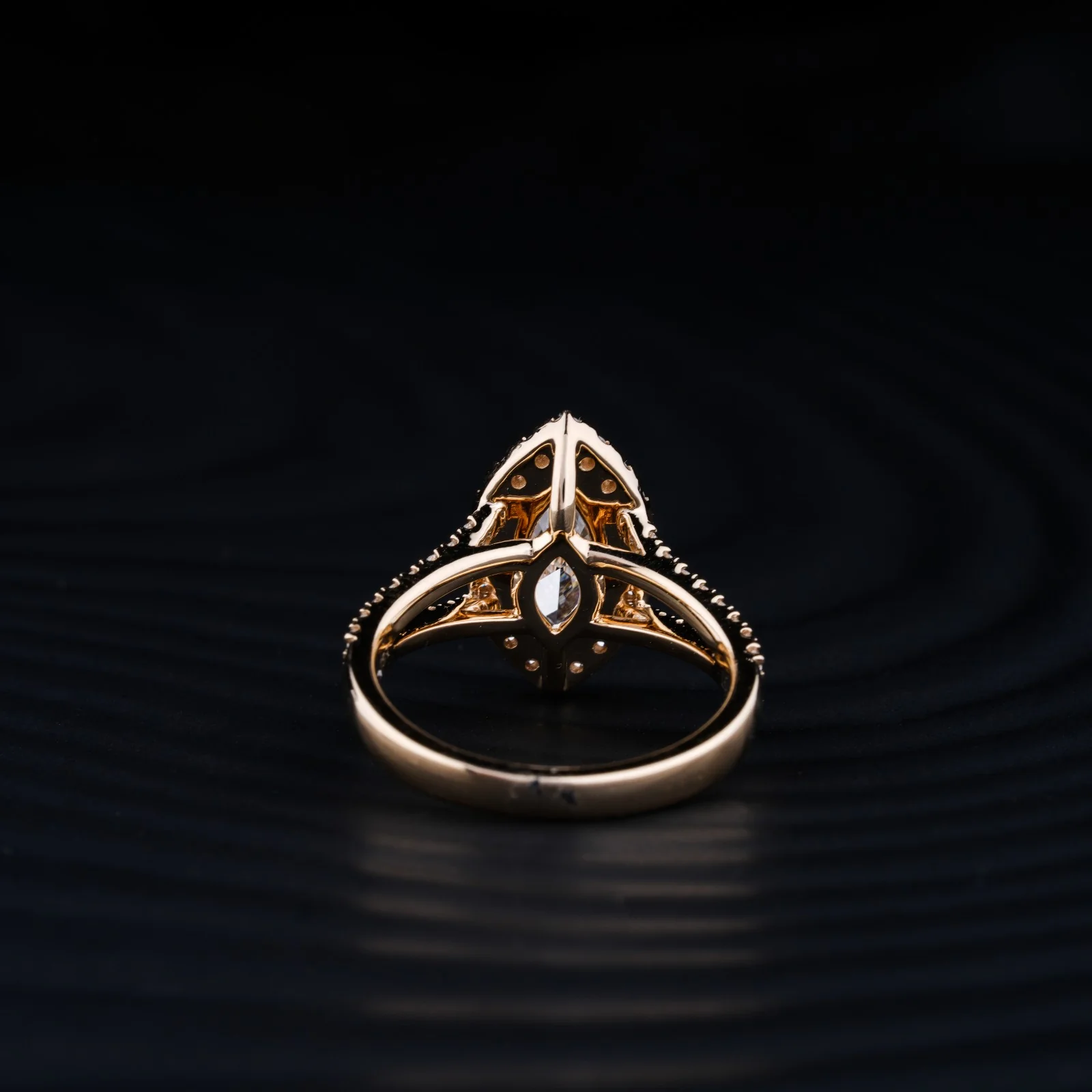 2.67 Cts 14k Yellow Gold Marquise Shape Split Shank Ring - Image 2