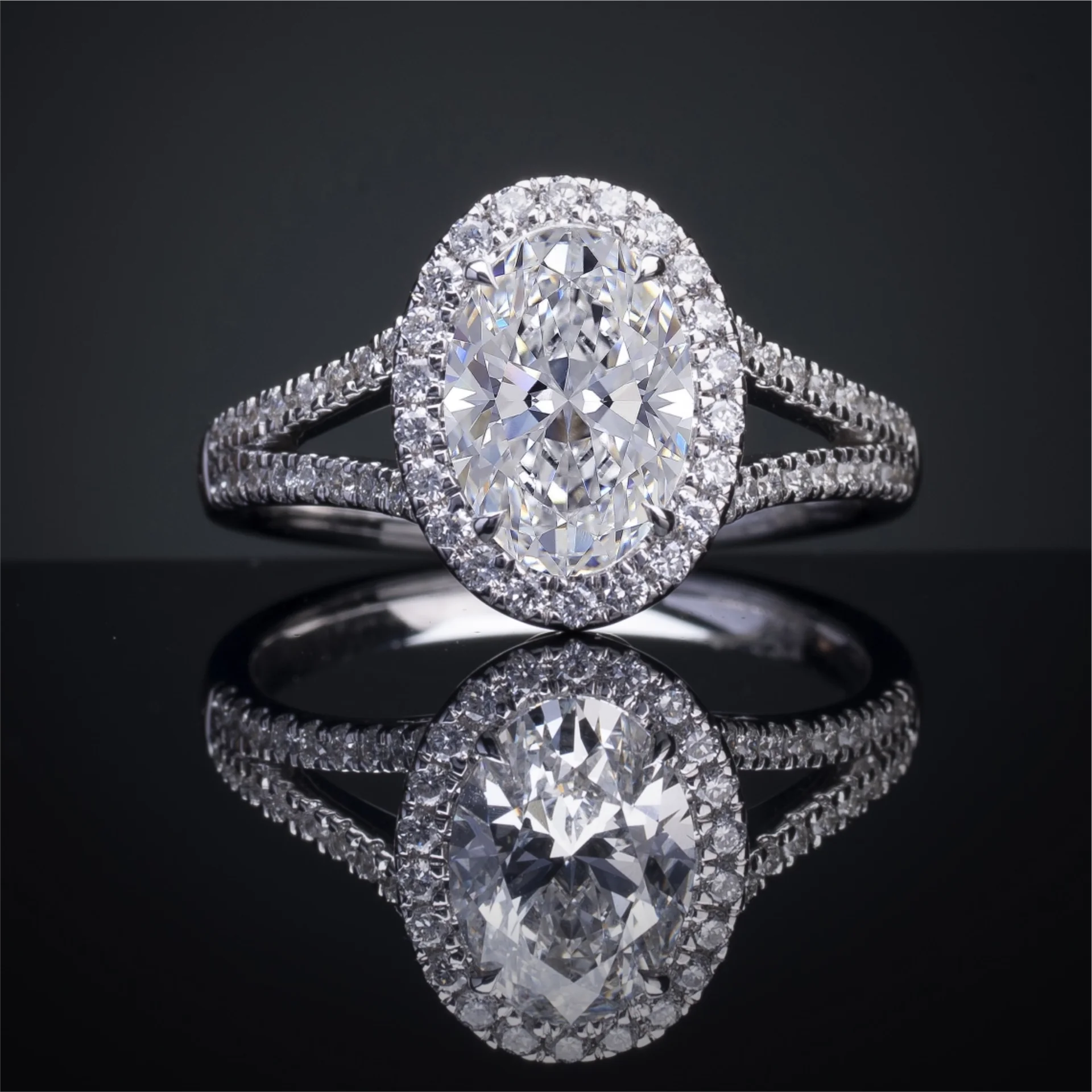 3.83 Cts Platinum Oval Shape Split Shank Ring - Video