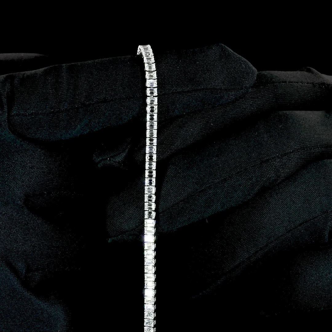 4.77 Cts 14k White Gold Emerald Shape Tennis Bracelet - Image 4