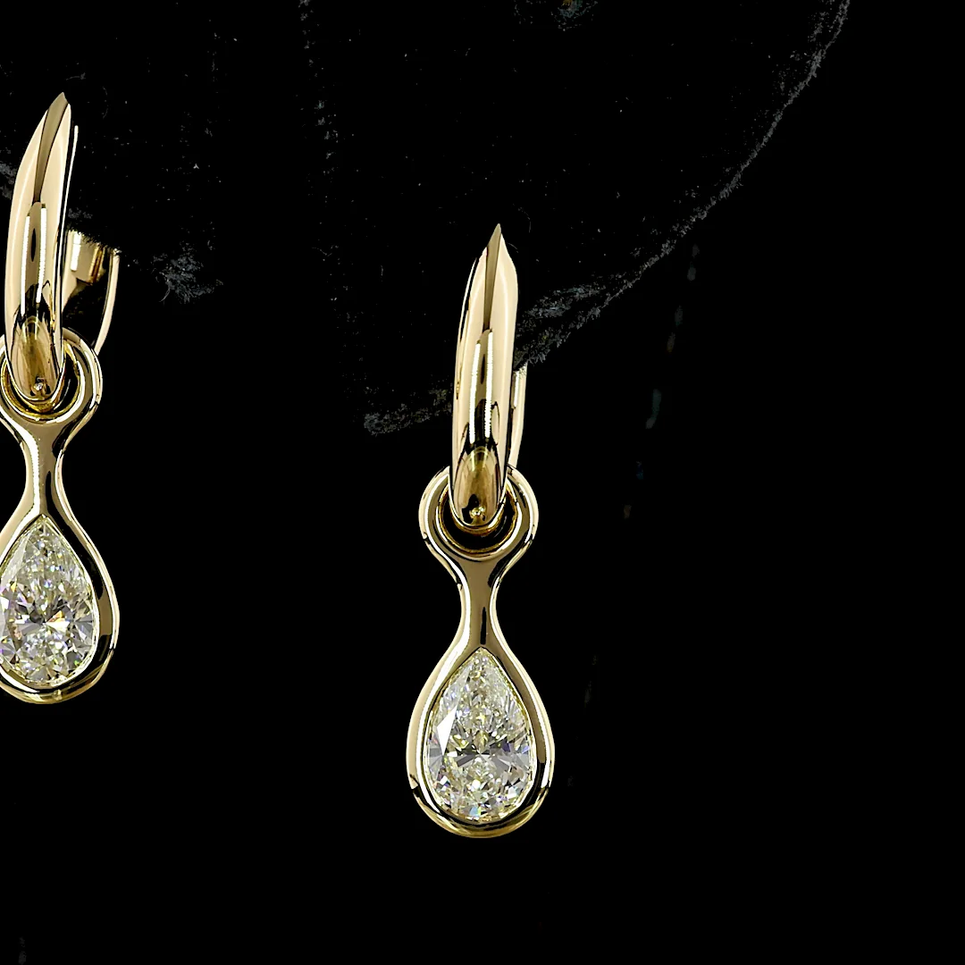 1.09 Cts 14k Yellow Gold Pear Shape Hanging Earring - Image 3