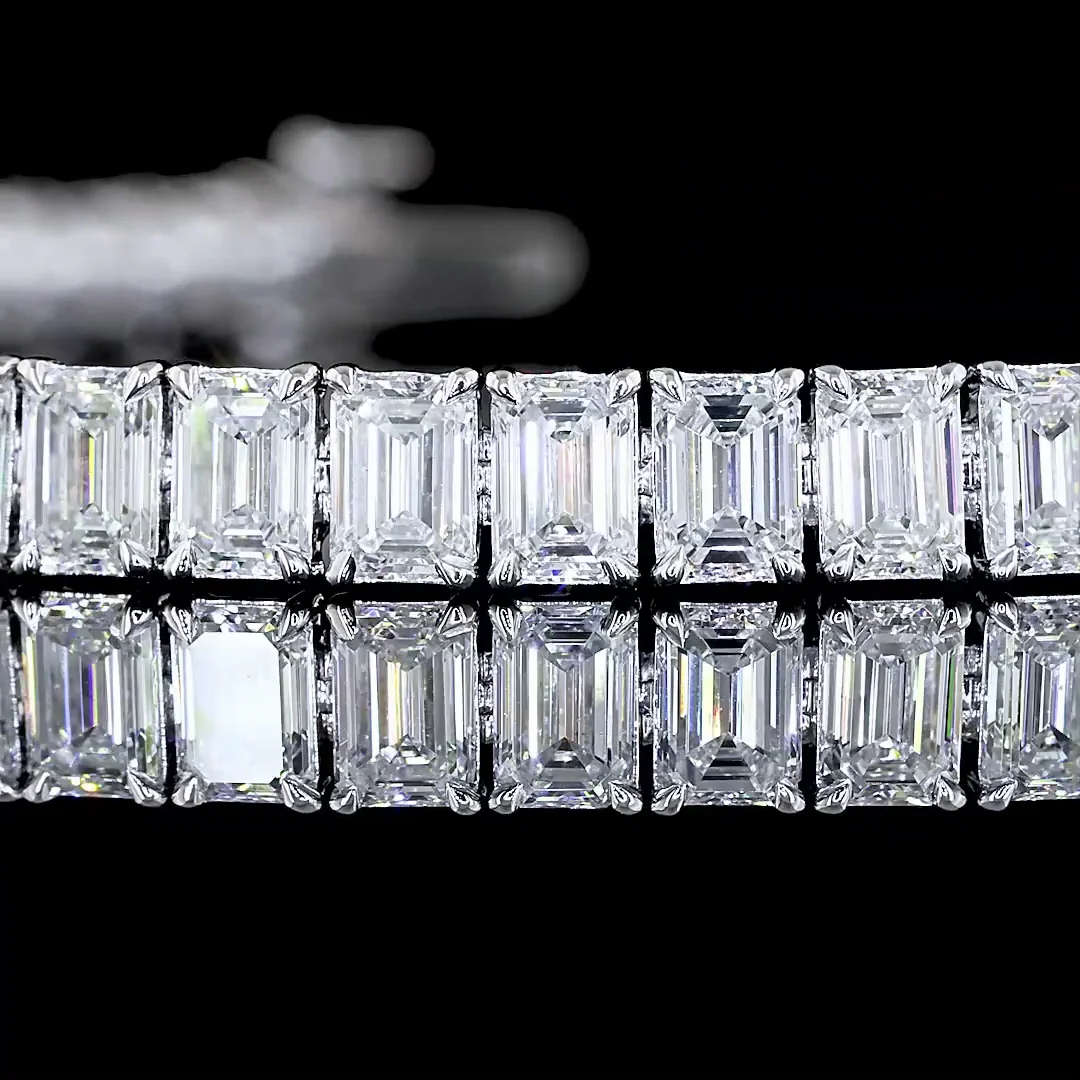 11.05 Cts 14k White Gold Emerald Shape Tennis Bracelet - Image 2
