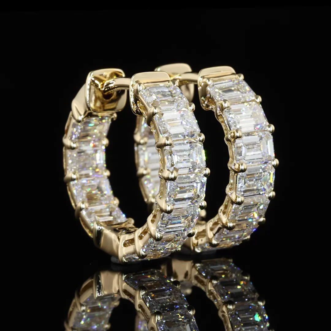 1.98 Cts 14k Yellow Gold Emerald Shape Huggies Earring - Video