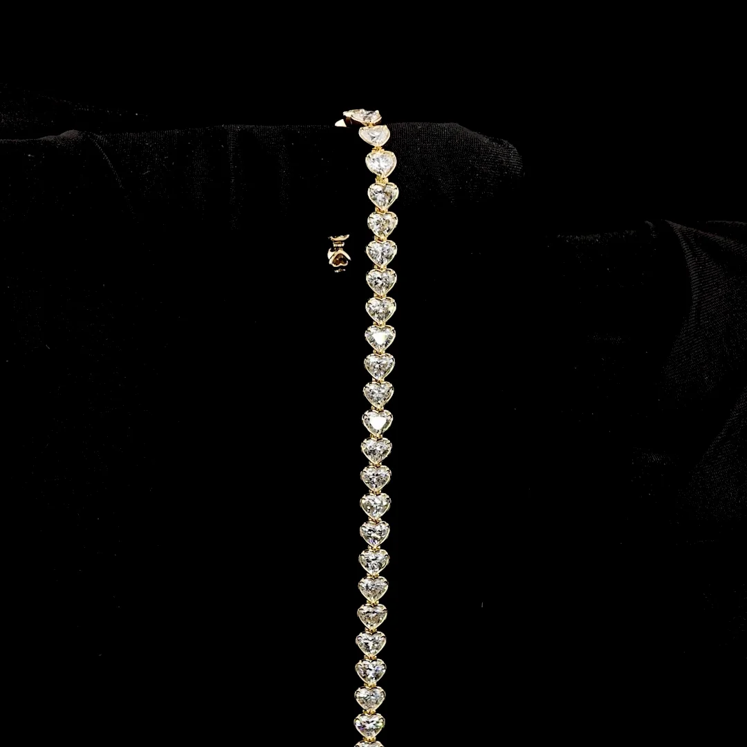 9.19 Cts 18k Yellow Gold Heart Shape Tennis Bracelet - Image 3