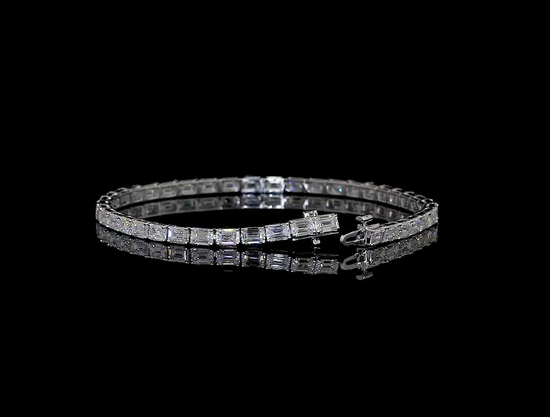 8.35 Cts 14k White Gold Emerald Shape Tennis Bracelet - Image 3