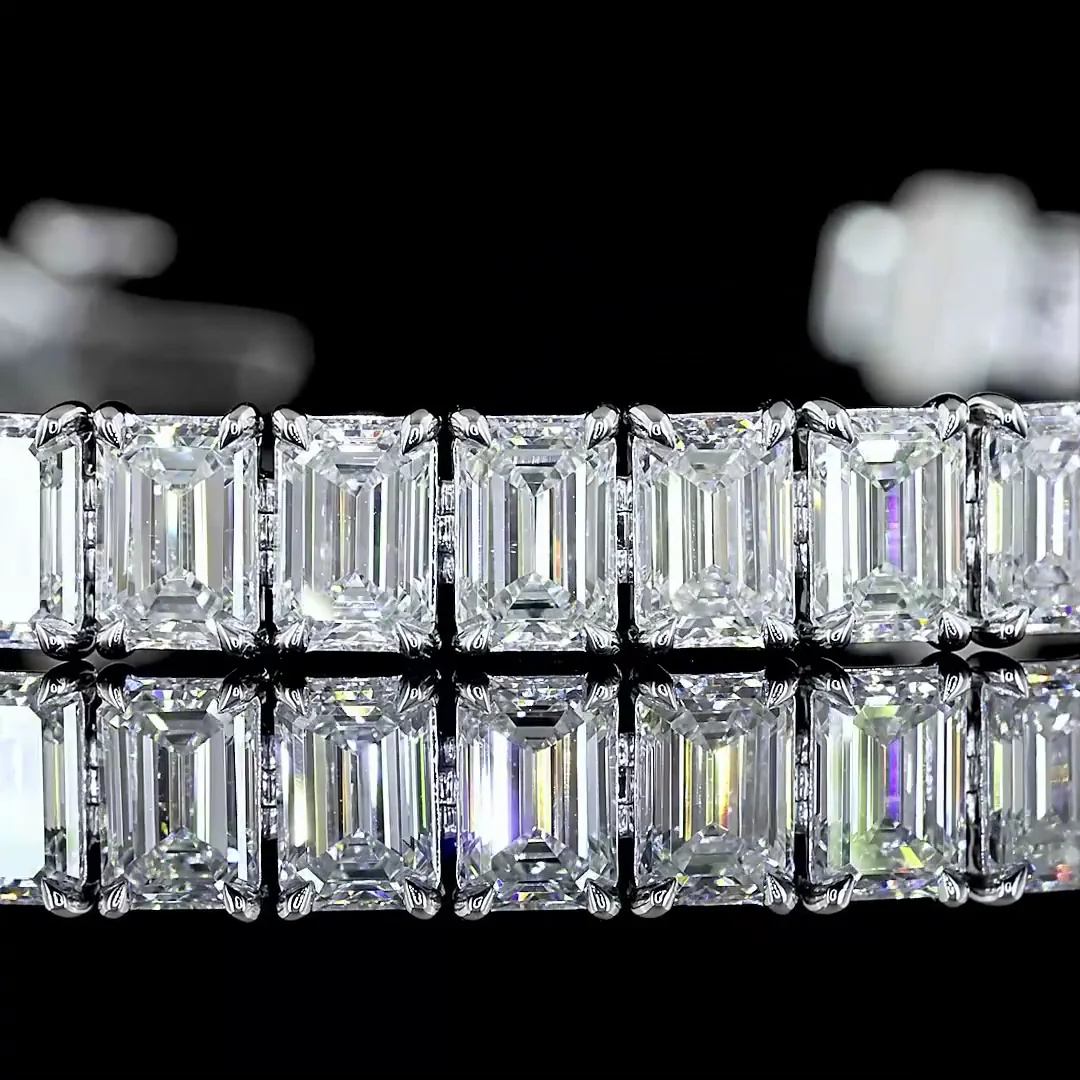 15.25 Cts 14k White Gold Emerald Shape Tennis Bracelet - Image 2