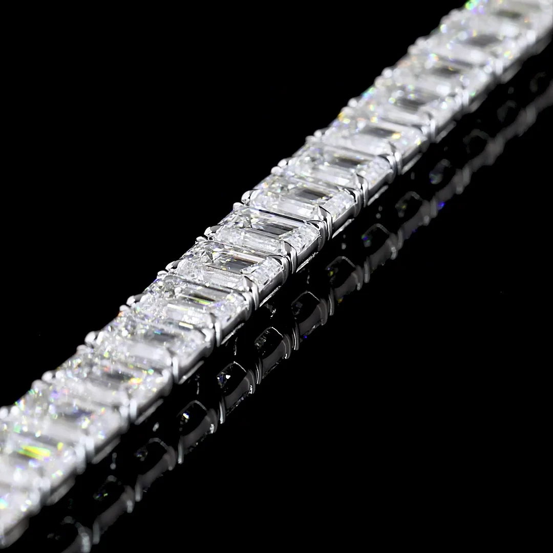 13.86 Cts 14k White Gold Emerald Shape Tennis Bracelet - Image 3