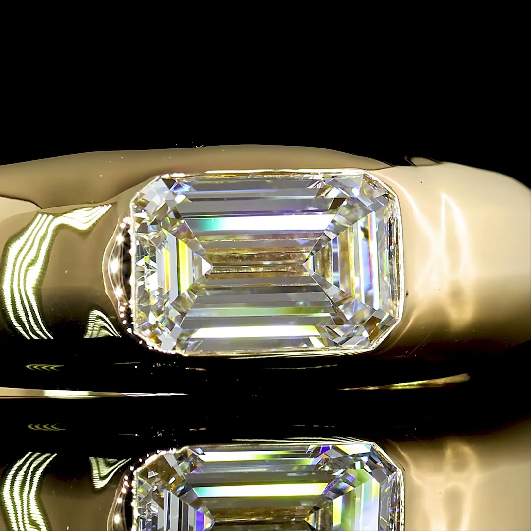 1.06 Cts 14k Yellow Gold Emerald Shape Solitaire Ring - Image 3