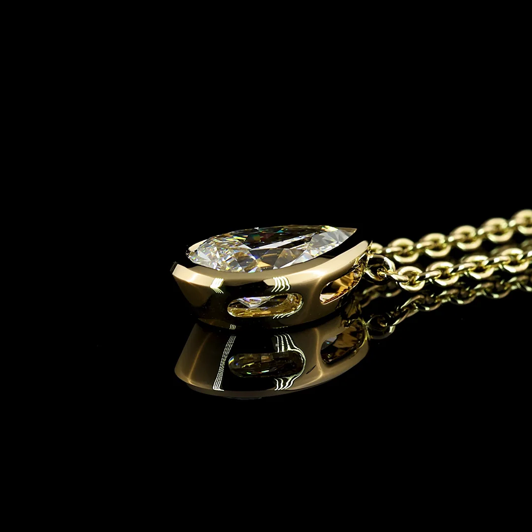 1.6 Cts 14k Yellow Gold Pear Shape Solitaire Pendant - Image 4