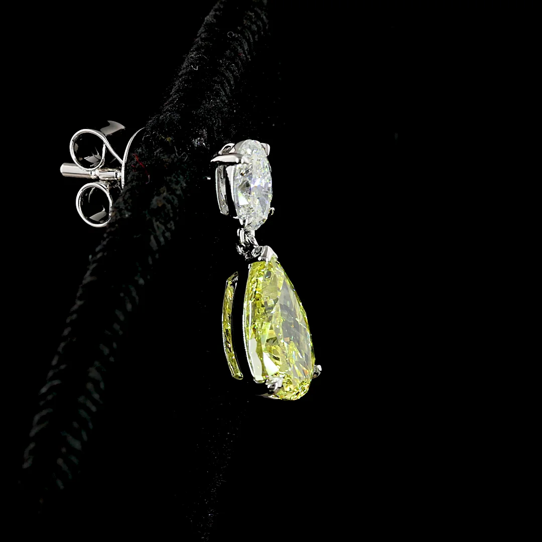 2.62 Cts 14k White Gold Pear Shape Hanging Earring - Image 2