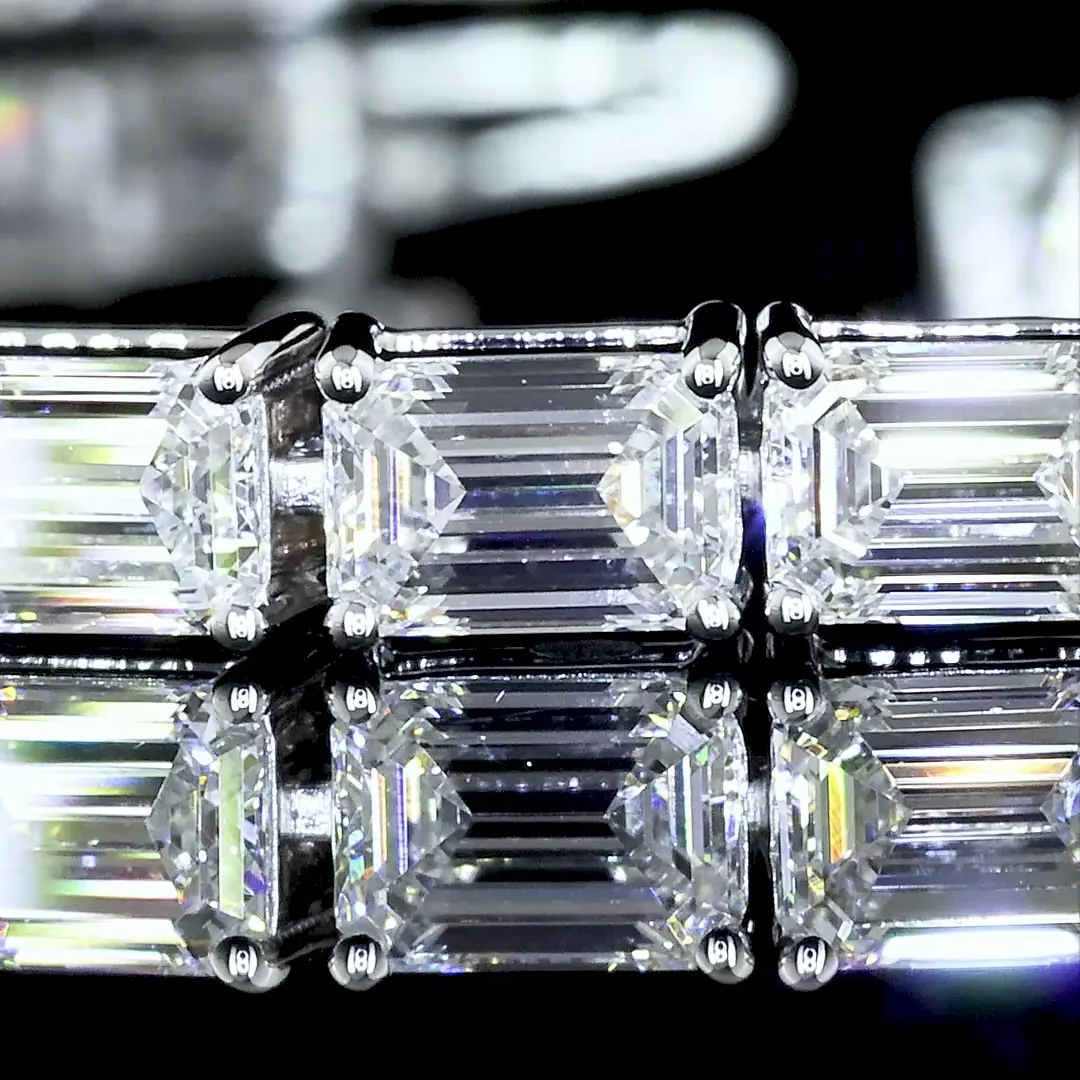 10.33 Cts 18k White Gold Emerald Shape Tennis Bracelet - Image 2