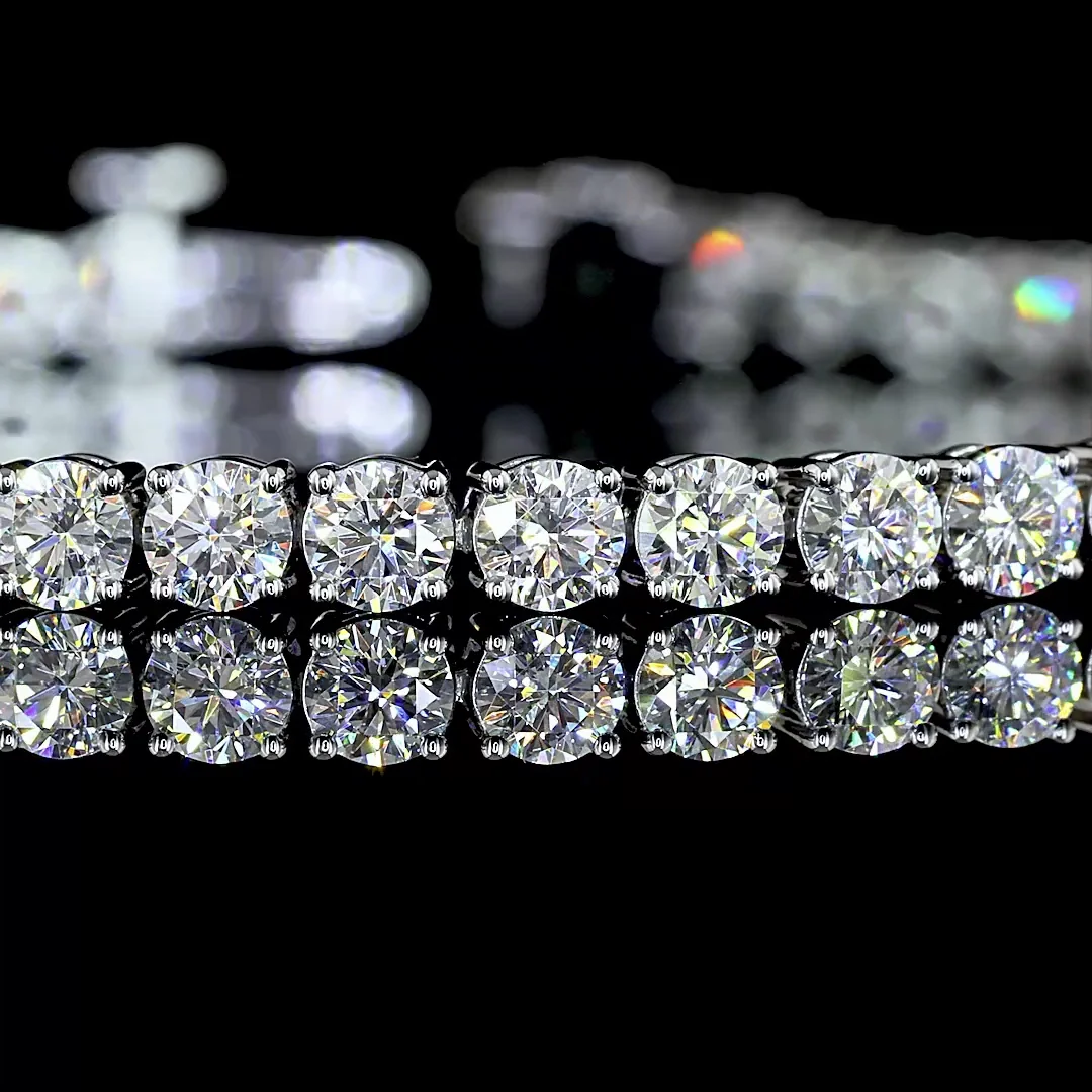 5.26 Cts 14k White Gold - Platinum Round Shape Tennis Bracelet - Image 2