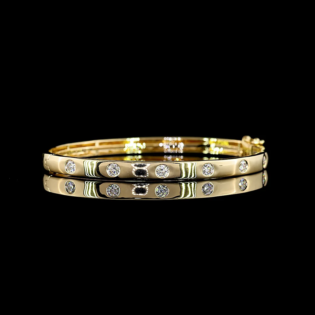 0.68 Cts 14k Yellow Gold Round Shape Bangles Bracelet - Video