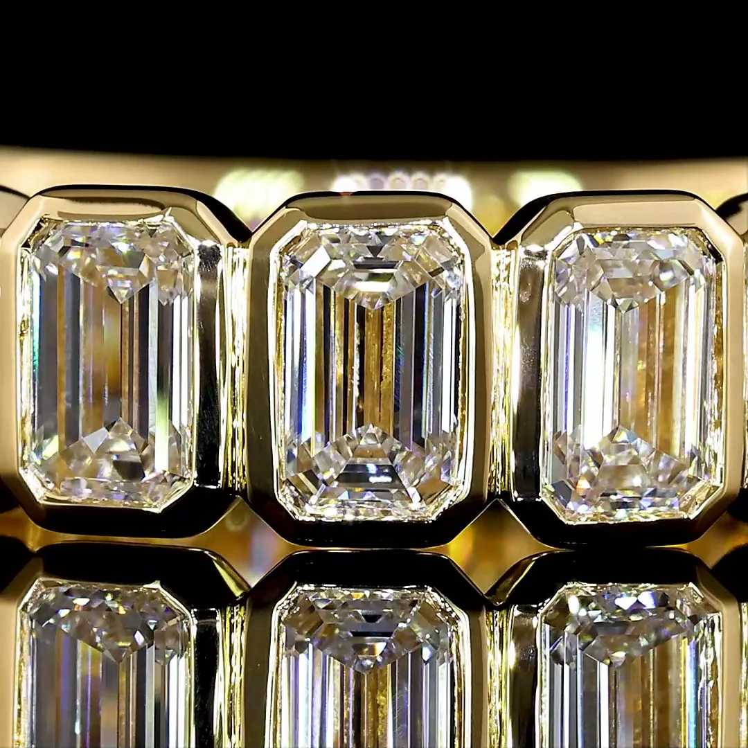 2.06 Cts 18k Yellow Gold Emerald Shape 3/4 Band Eternity Band - Image 3