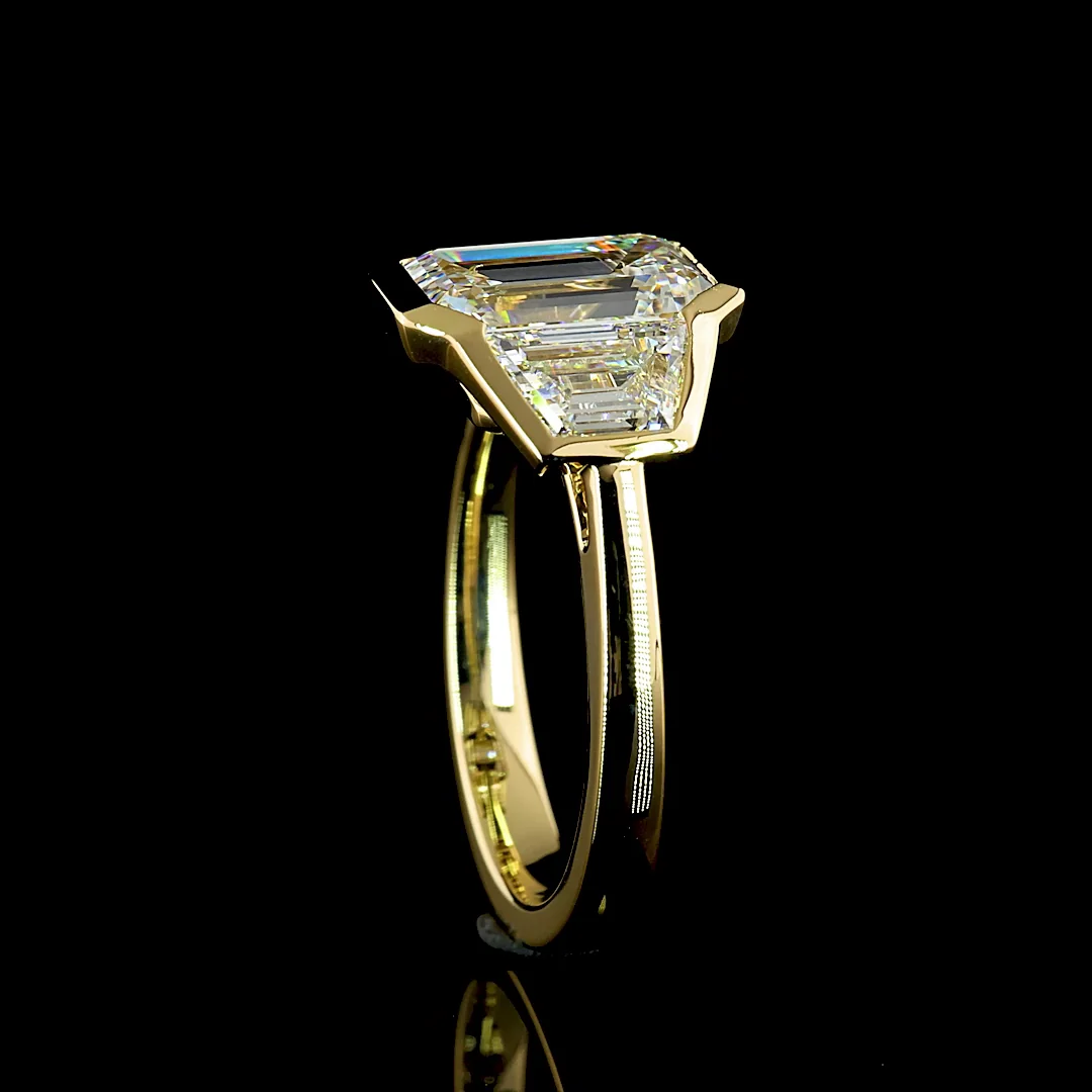 4.5 Cts 14k Yellow Gold Emerald Shape 3 Stones Ring - Image 2