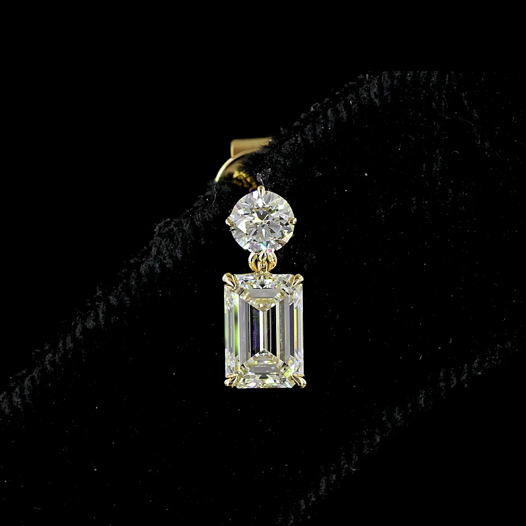 1.58 Cts 14k Yellow Gold Emerald Shape Hanging Earring - Image 4