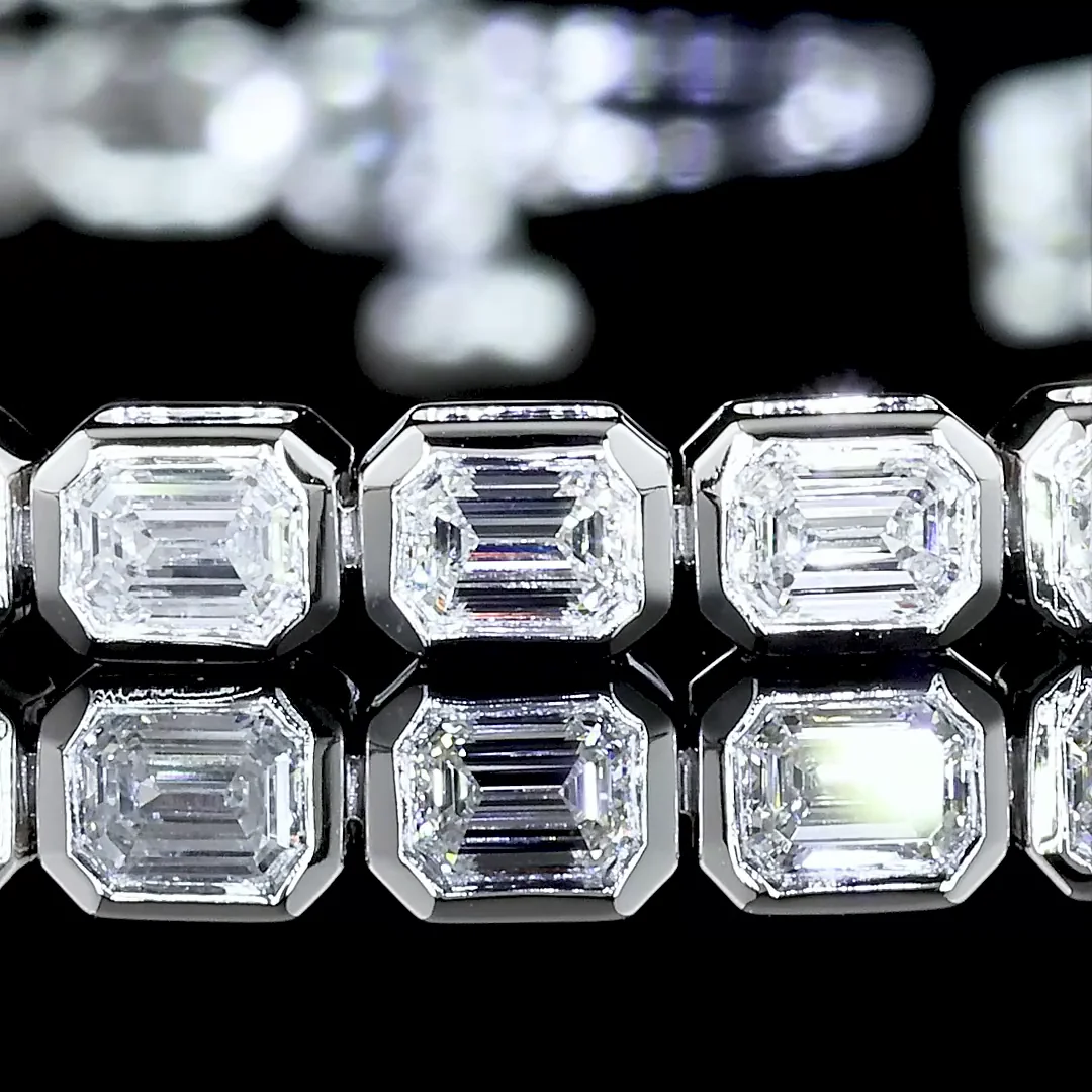 2.75 Cts 14k White Gold Emerald Shape Tennis Bracelet - Image 2