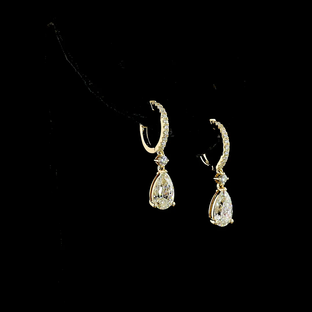 2.74 Cts 14k Yellow Gold Pear Shape Hanging Earring - Image 2