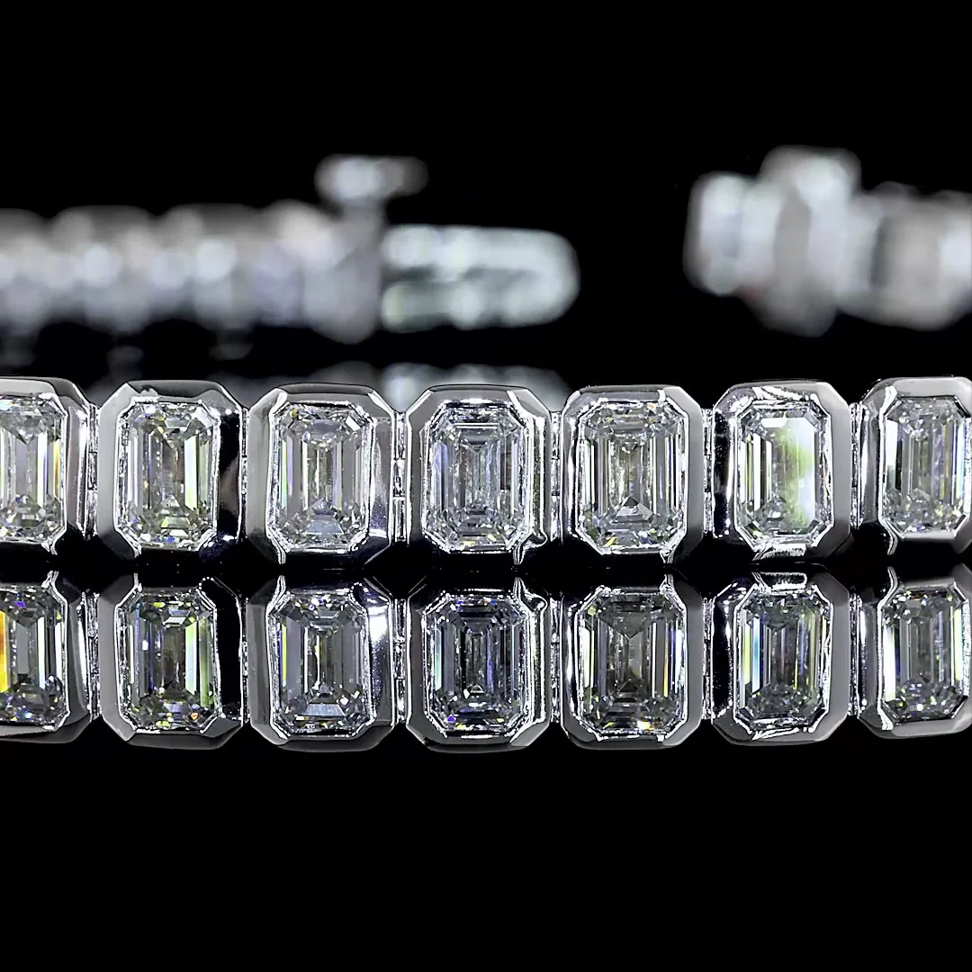 6.83 Cts 14k White Gold Emerald Shape Tennis Bracelet - Image 2