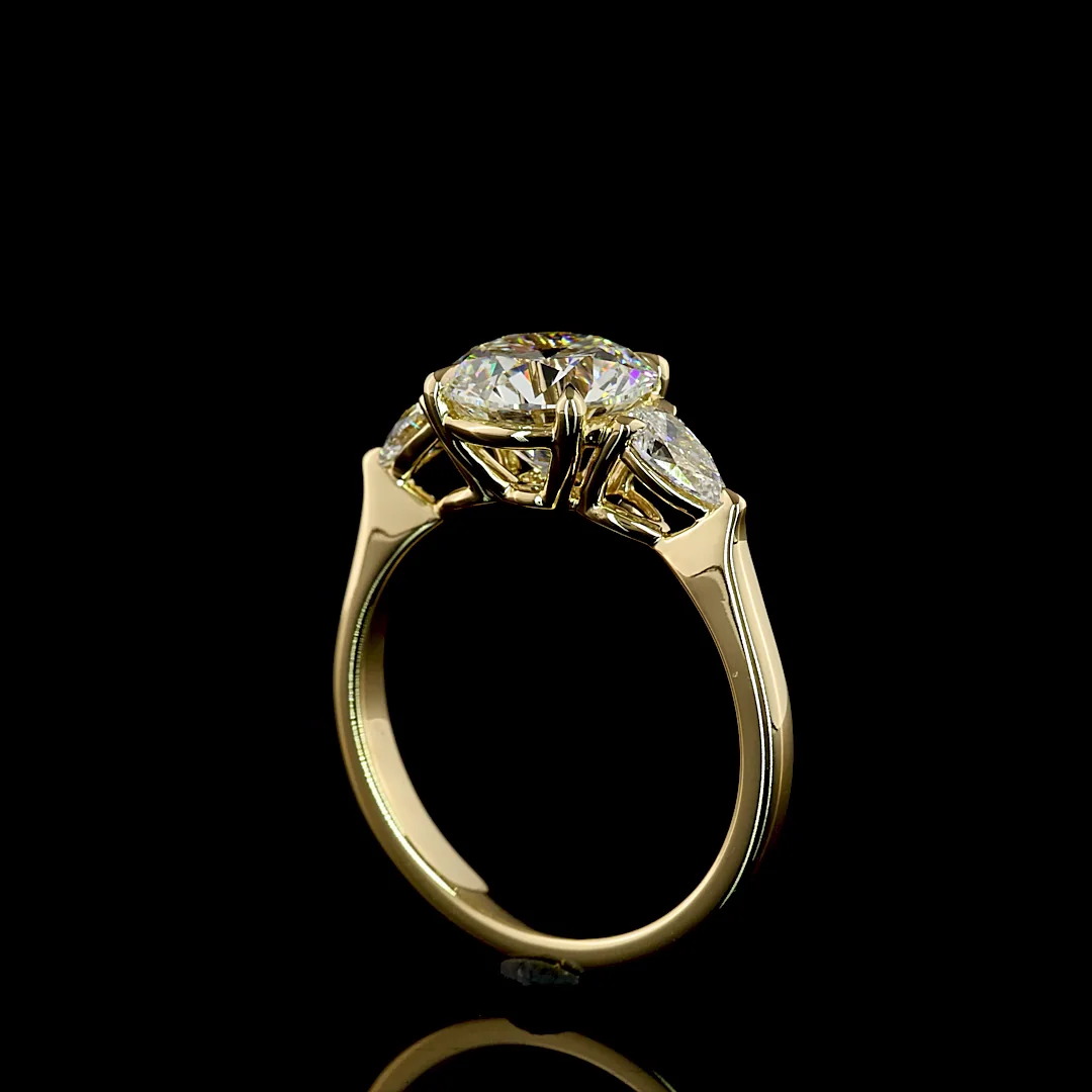 2.71 Cts 14k Yellow Gold Round Shape 3 Stones Ring - Image 2