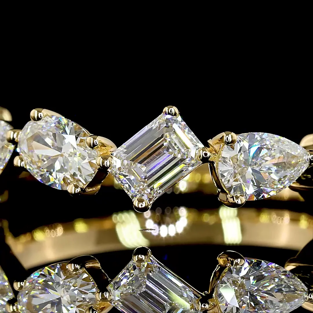 1.17 Cts 18k Yellow Gold Emerald Shape Half Eternity Eternity Band - Image 3