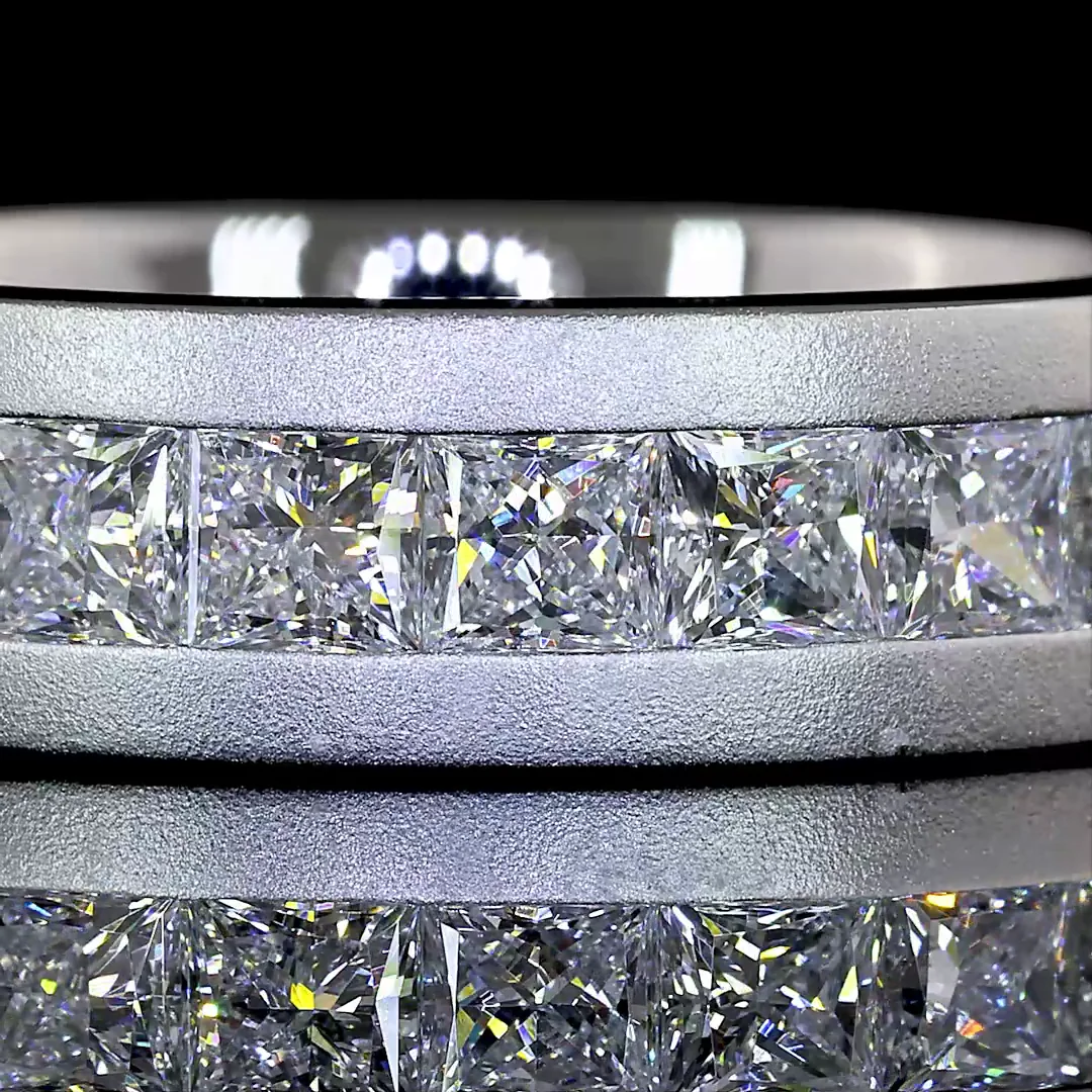 1.82 Cts Platinum Princess Shape Half Eternity Eternity Band - Image 3