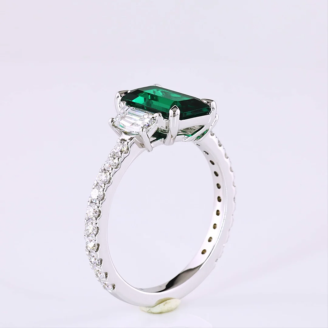 1.07 Cts 14k White Gold Emerald Shape Split Shank Ring - Image 4