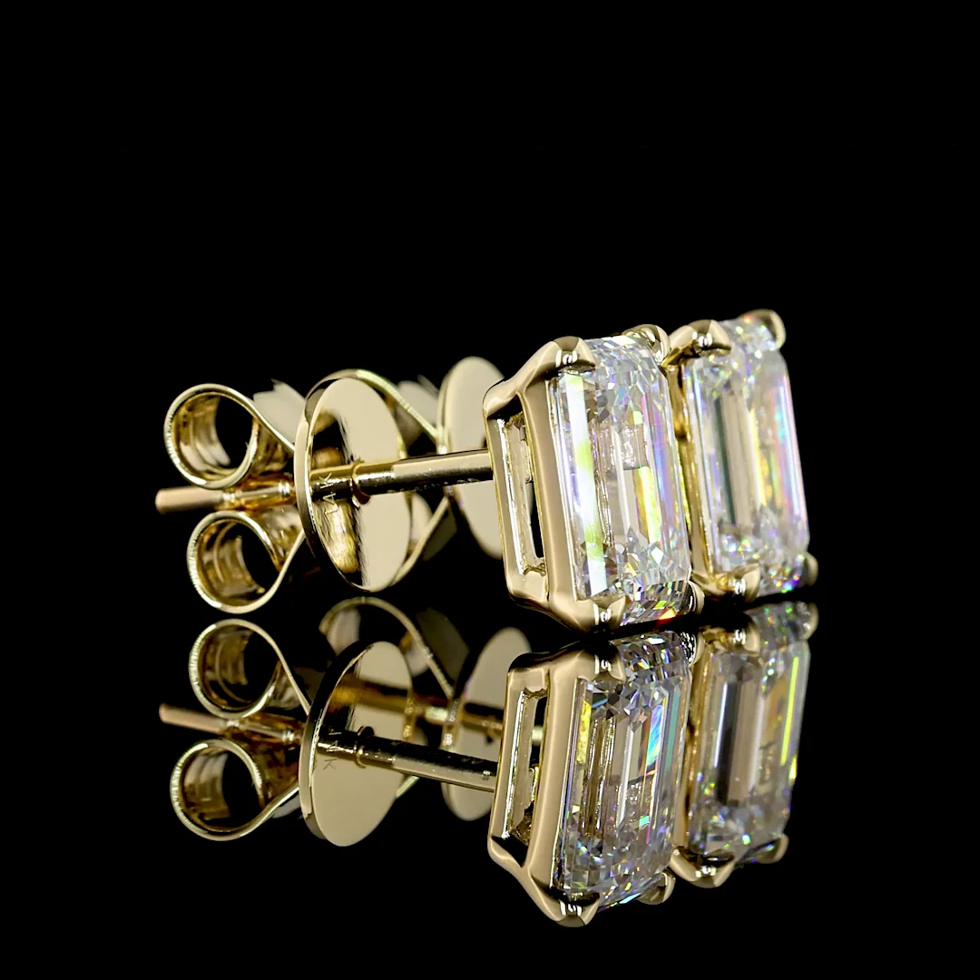 2.03 Cts 14k Yellow Gold Emerald Shape Martini Earring - Video