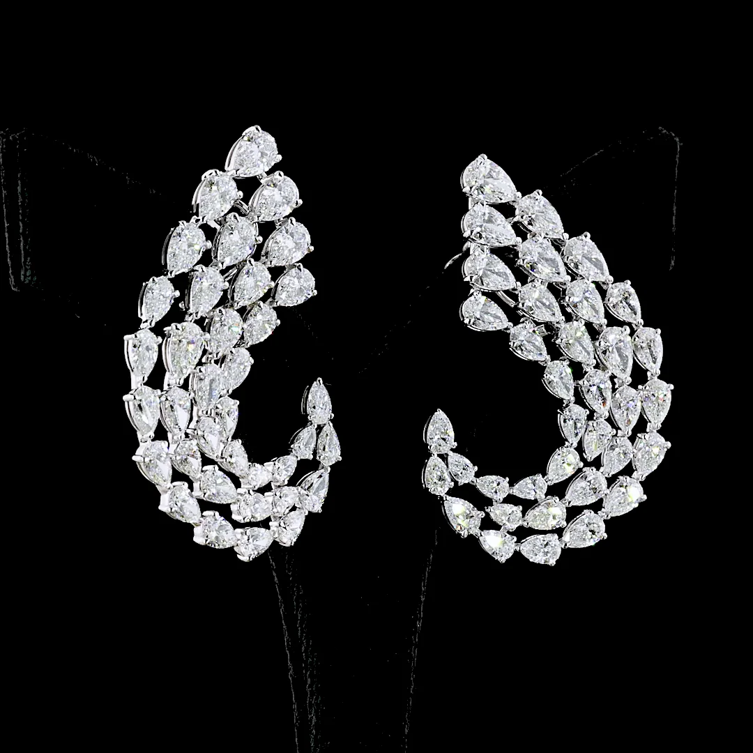 21.04 Cts 18k White Gold Pear Shape Crawler Earring - Image 2