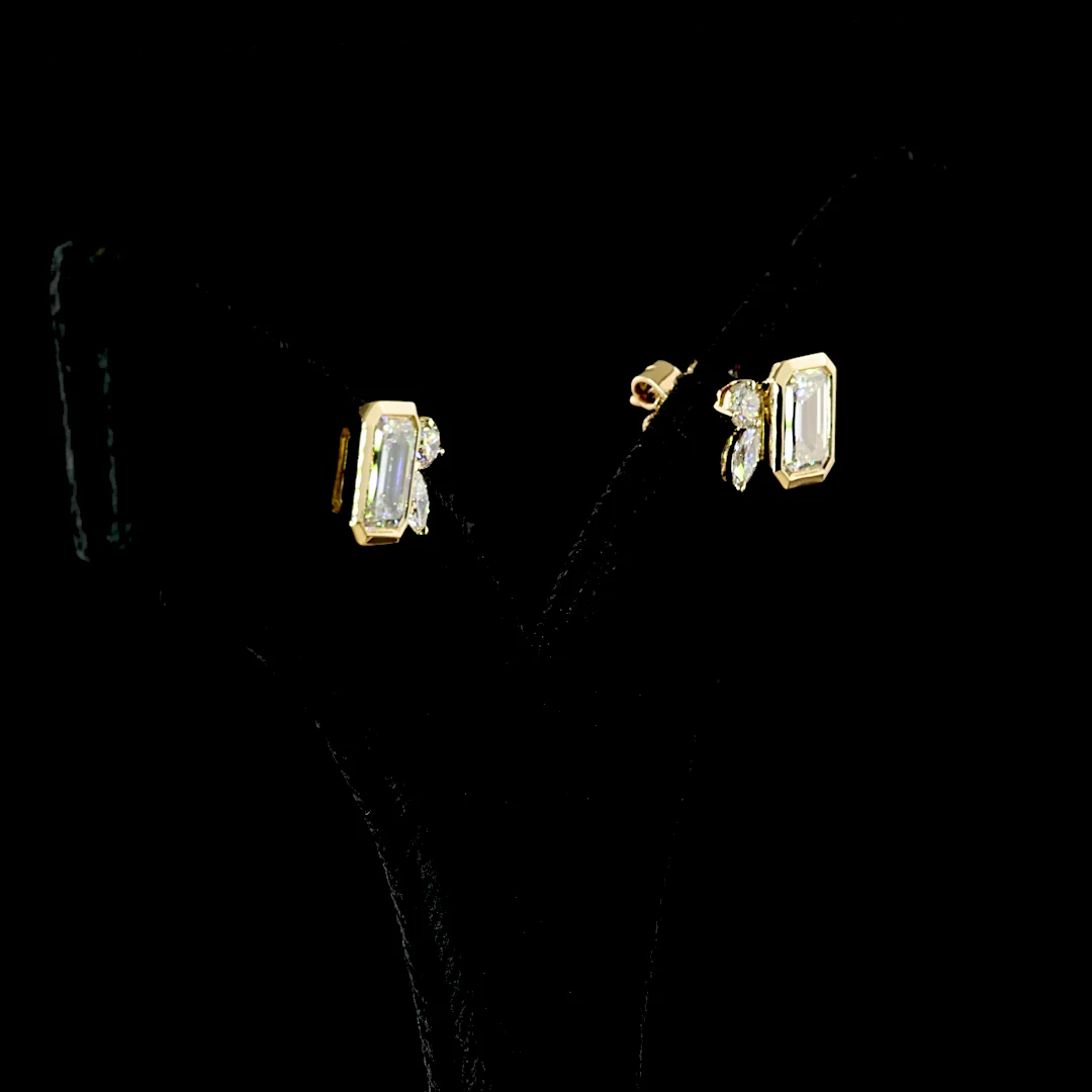 2.45 Cts 14k Yellow Gold Emerald Shape Studs Earring - Image 2