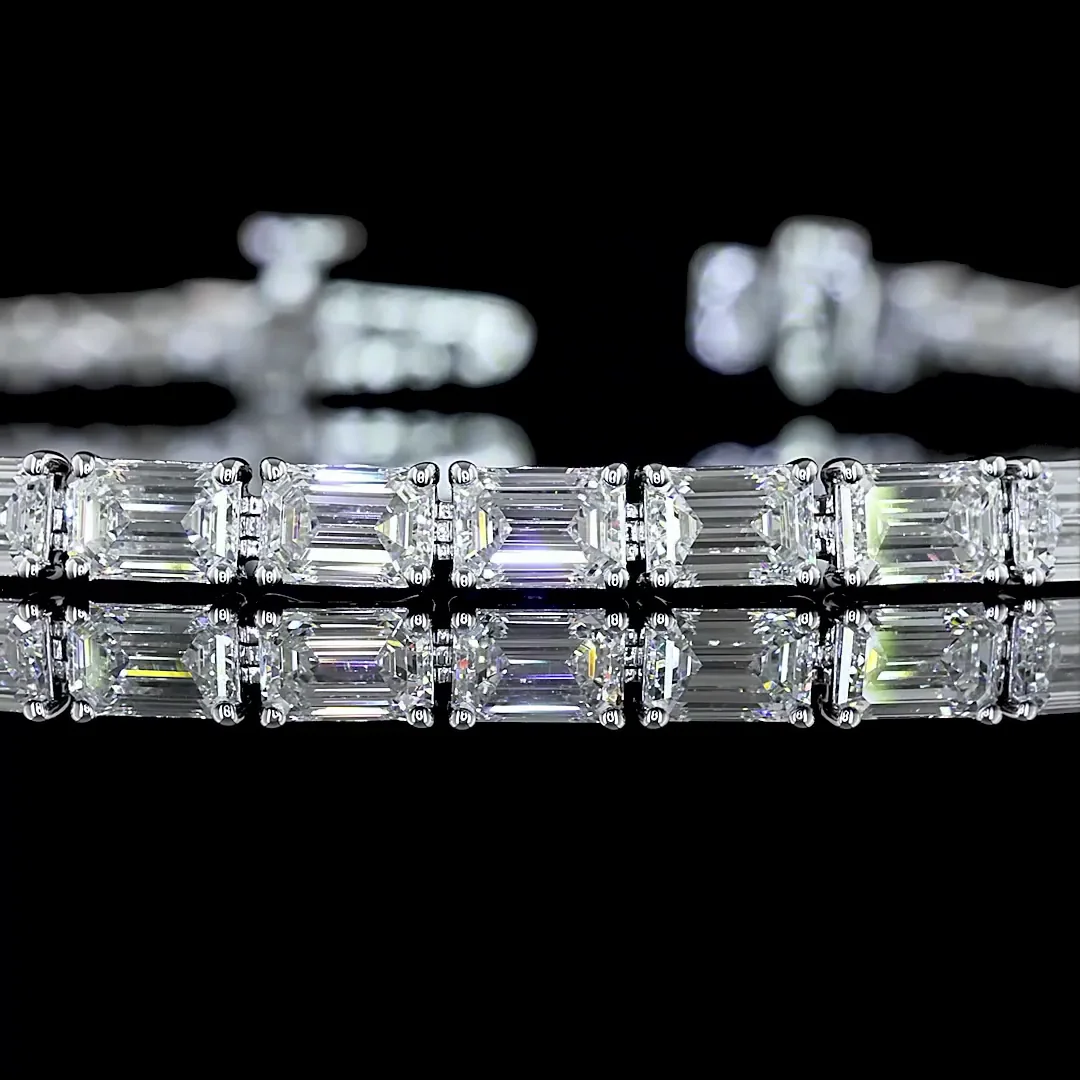 7.45 Cts 14k White Gold Emerald Shape Tennis Bracelet - Image 2