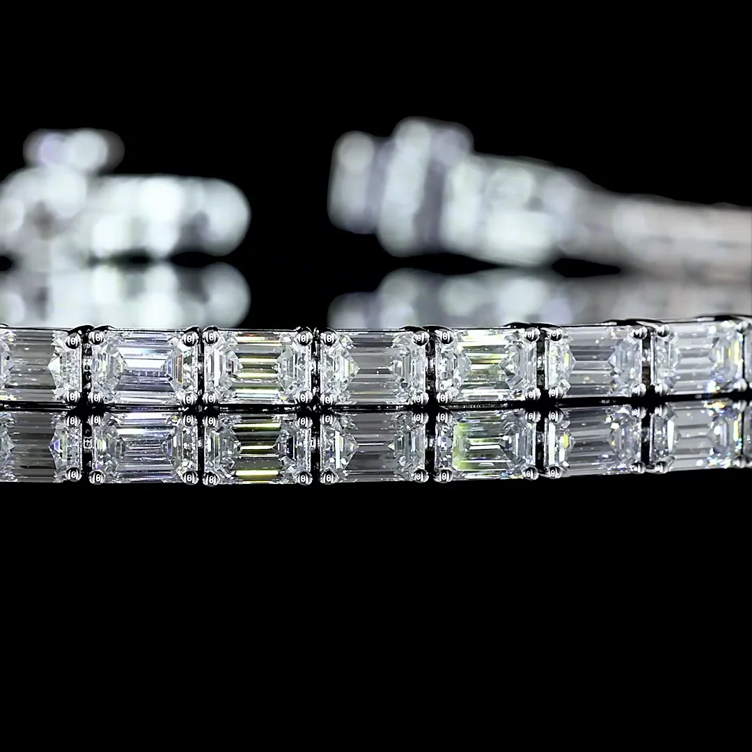 4.9 Cts 14k White Gold Emerald Shape Tennis Bracelet - Image 2