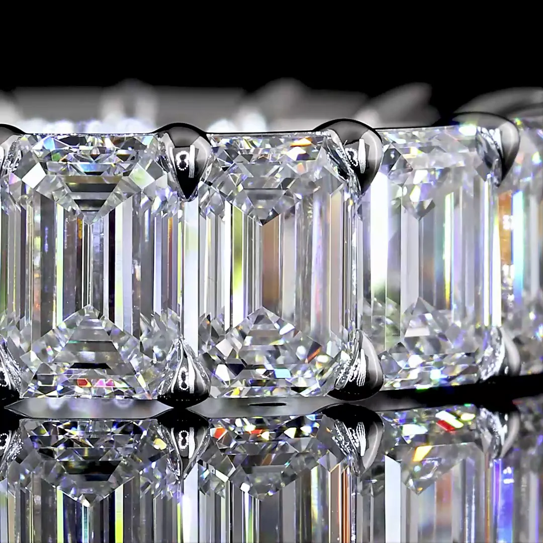 8.02 Cts 18k White Gold Emerald Shape Eternity Band Eternity Band - Image 3