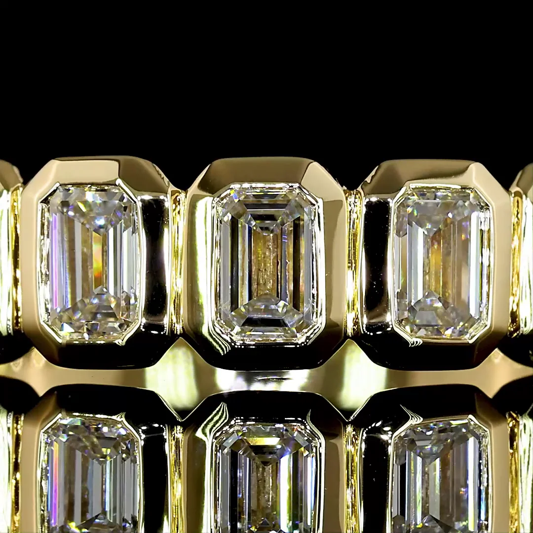 0.95 Cts 14k Yellow Gold Emerald Shape 5 Stones Eternity Band - Image 3