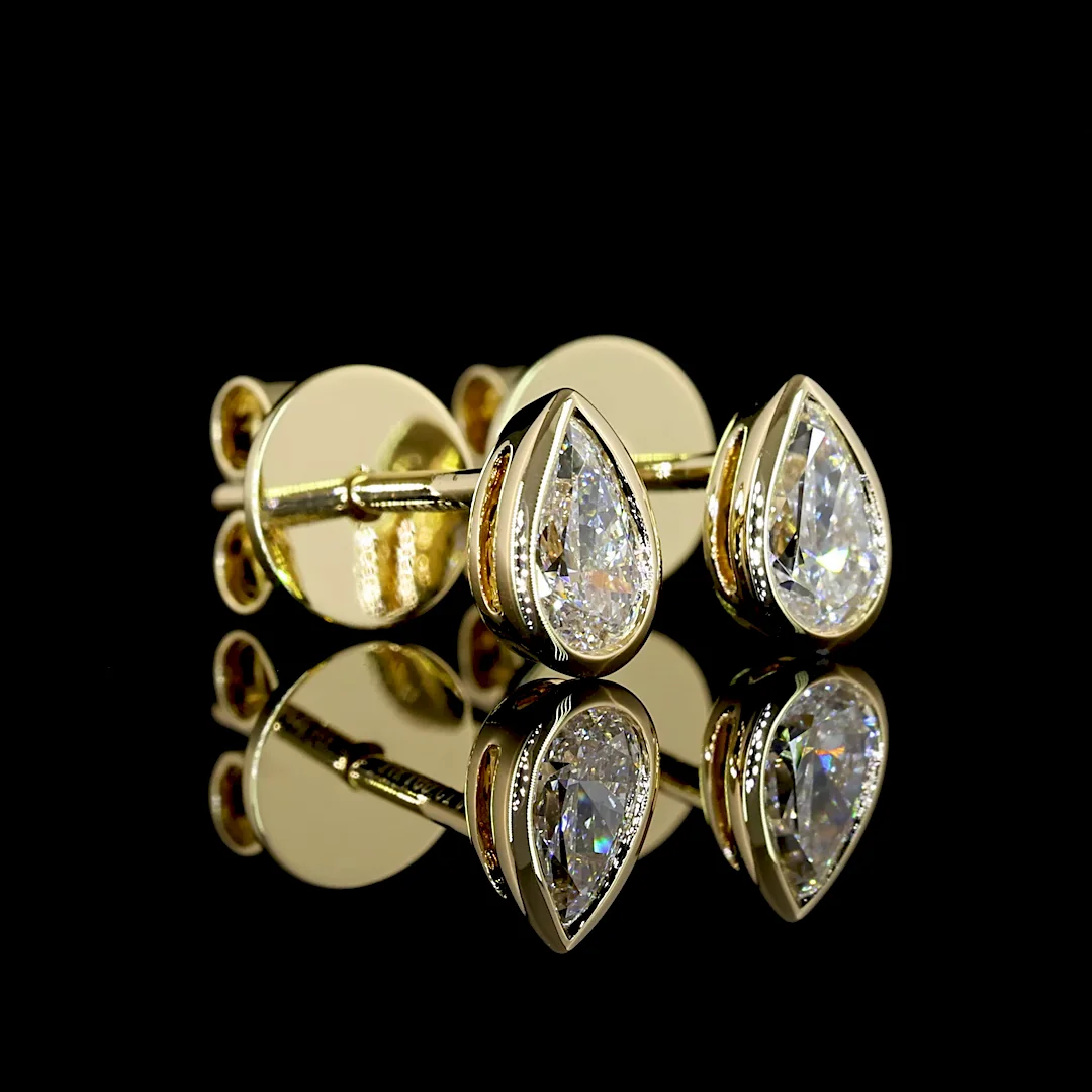 0.33 Cts 14k Yellow Gold Pear Shape Studs Earring - Video