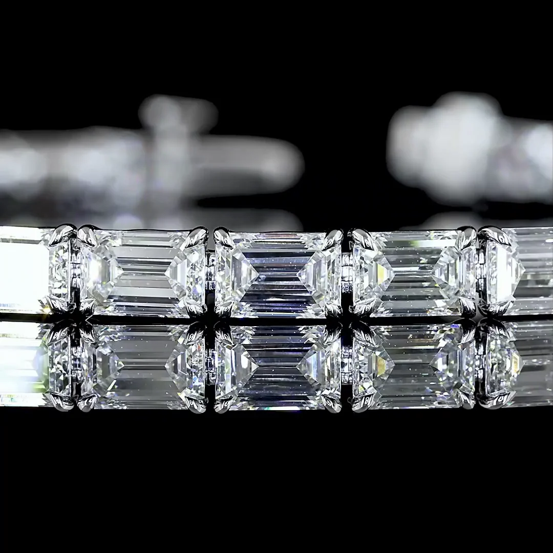 11.62 Cts 14k White Gold Emerald Shape Tennis Bracelet - Image 2