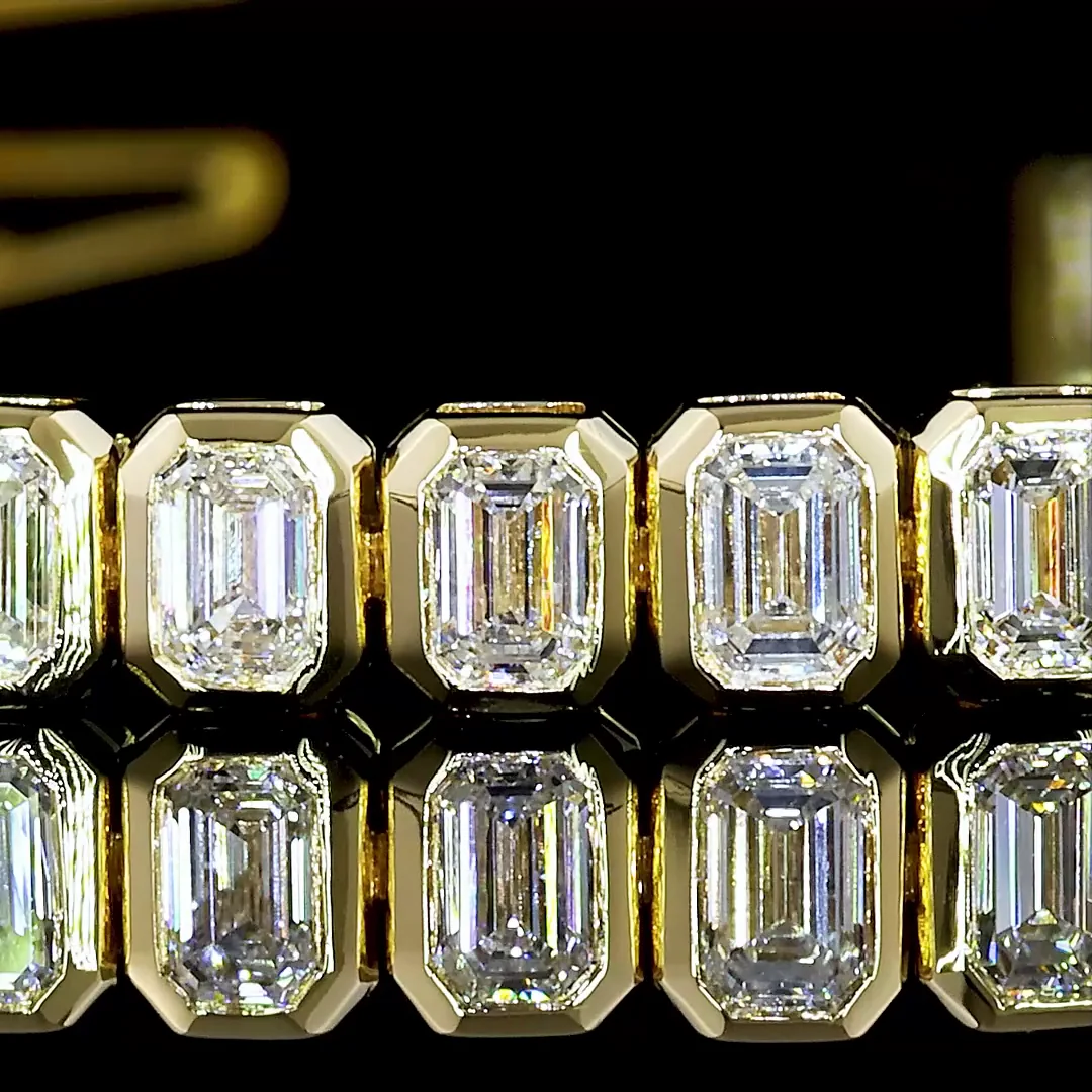 4.33 Cts 14k Yellow Gold Emerald Shape Tennis Bracelet - Image 2