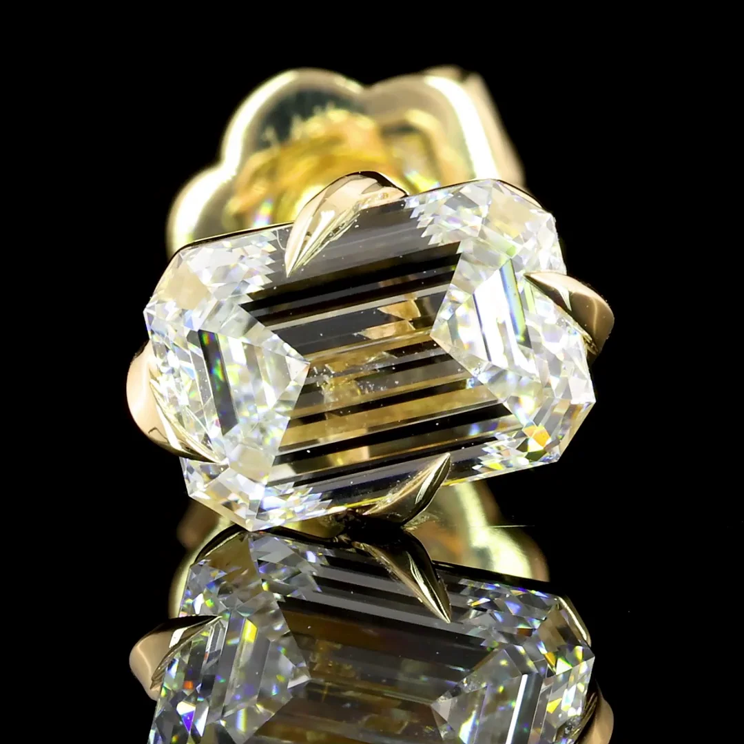 2.07 Cts 14k Yellow Gold Emerald Shape Studs Earring - Image 2