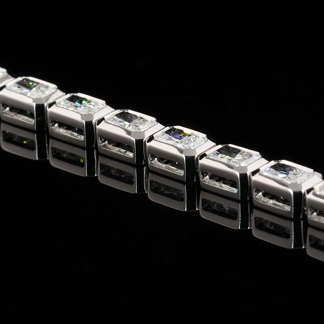 5.01 Cts 14k White Gold Radiant Shape Tennis Bracelet - Image 4