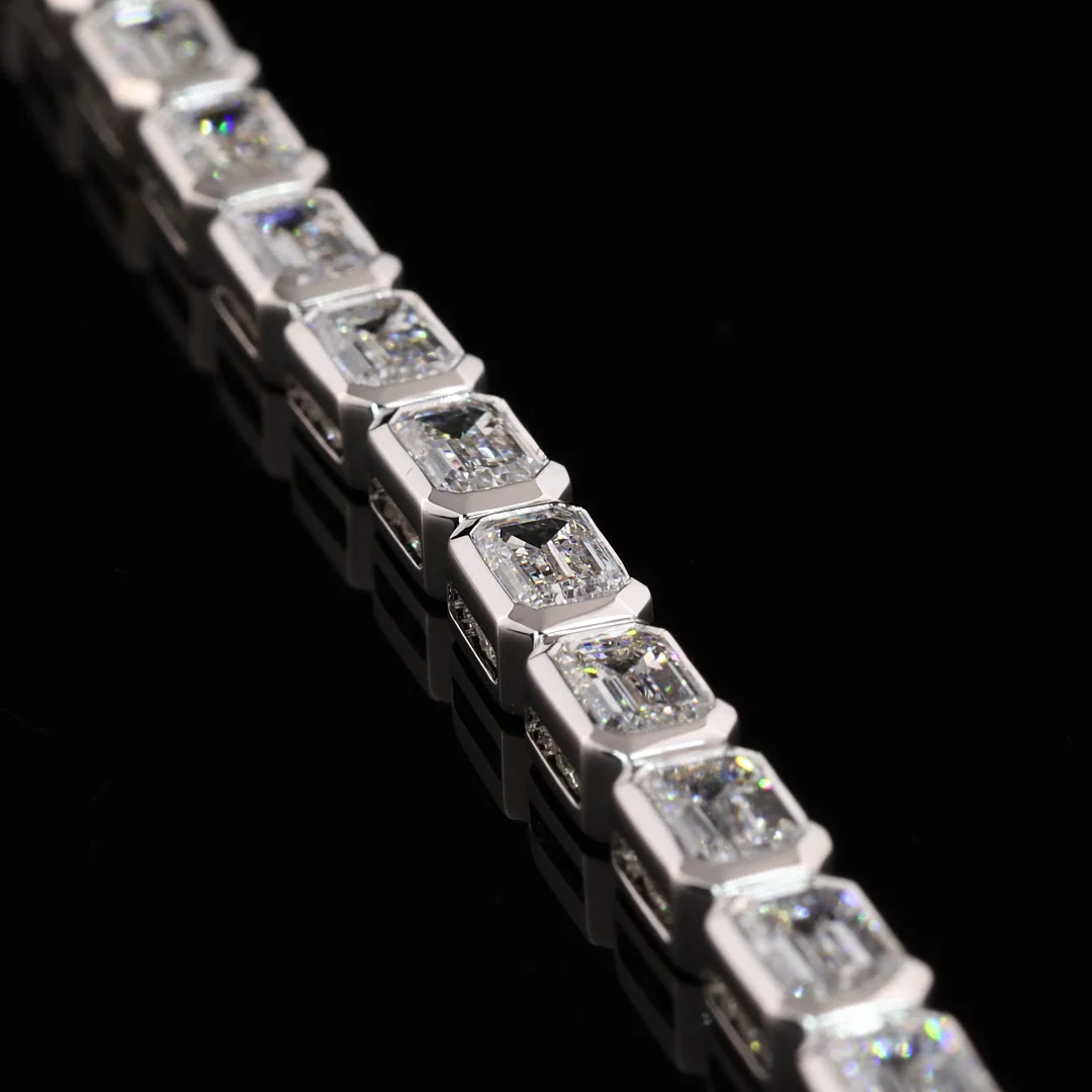 7.13 Cts 14k White Gold Emerald Shape Tennis Bracelet - Image 3