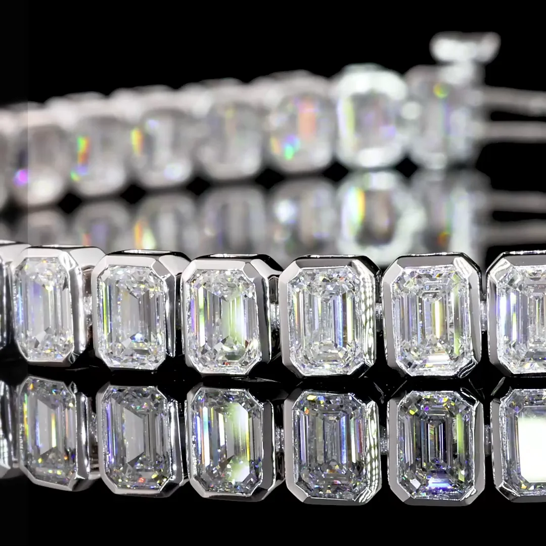 9.06 Cts 14k White Gold Emerald Shape Tennis Bracelet - Image 3