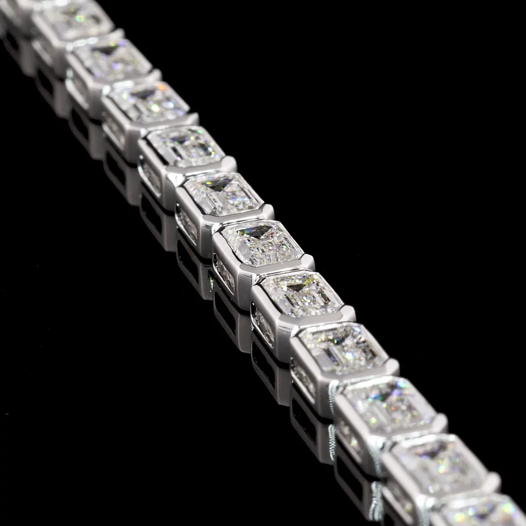8.23 Cts 14k White Gold Emerald Shape Tennis Bracelet - Image 4