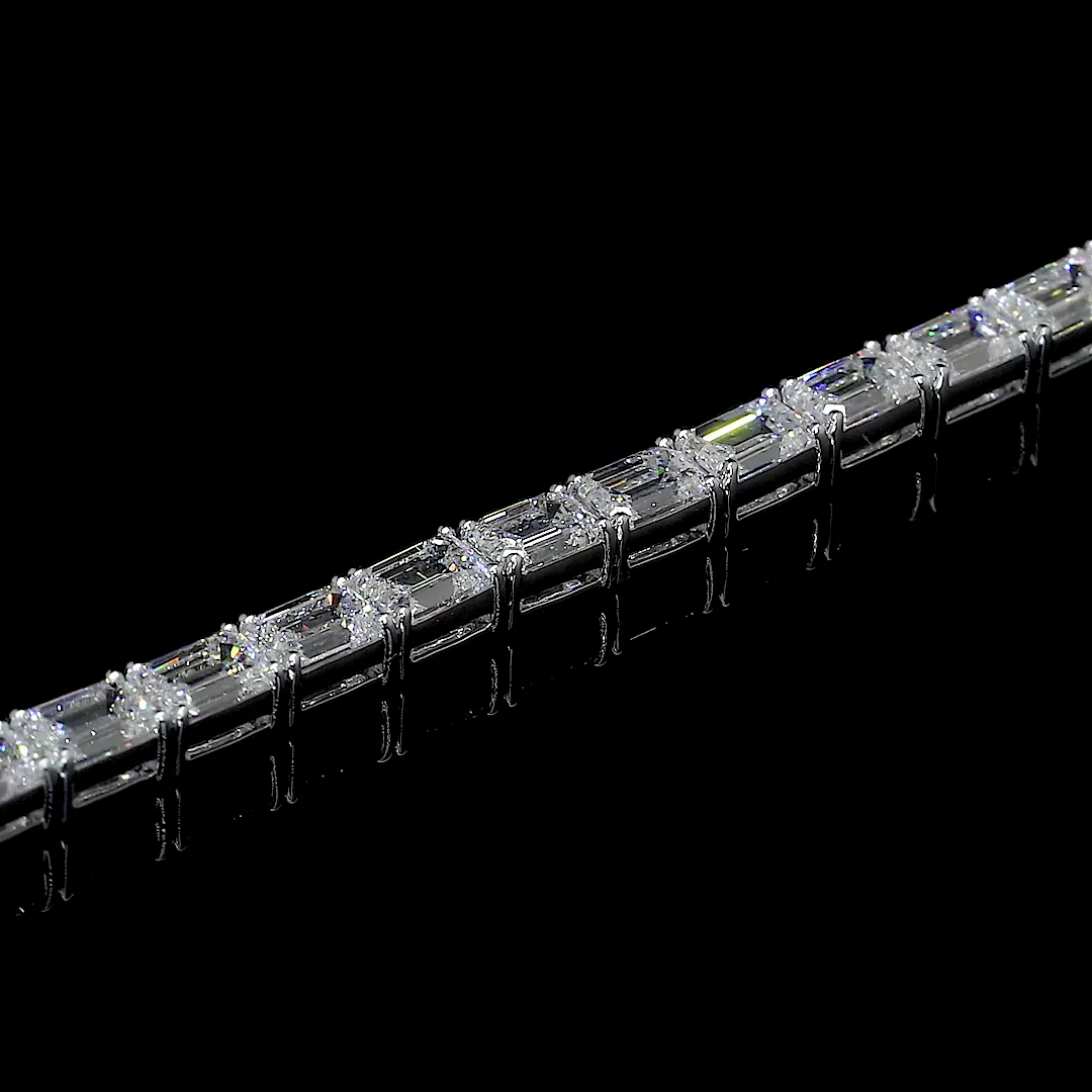 4.33 Cts 14k White Gold Emerald Shape Tennis Bracelet - Image 4
