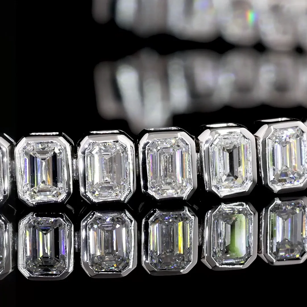 5.5 Cts 14k White Gold Emerald Shape Tennis Bracelet - Image 3