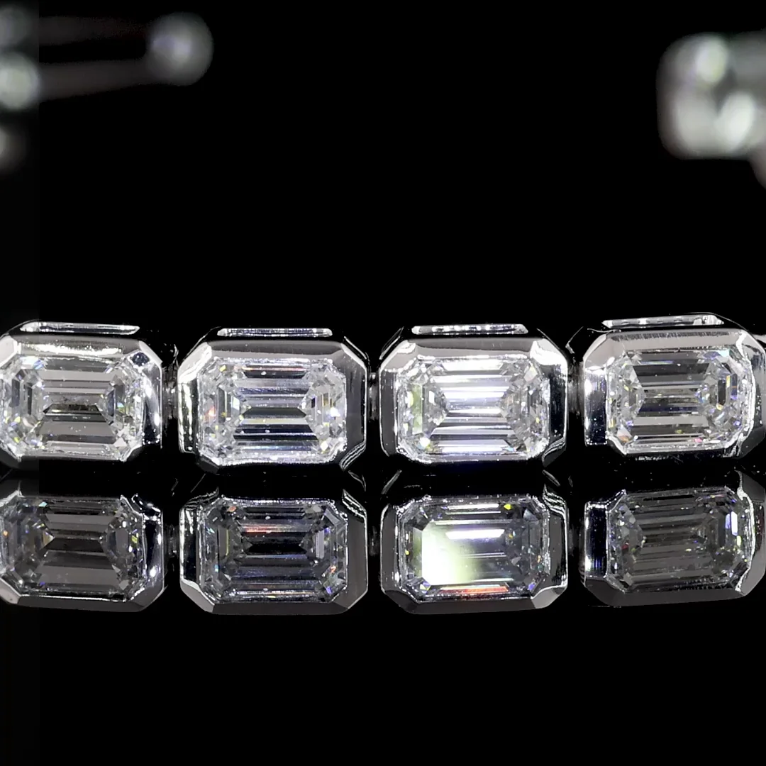 4.21 Cts 14k White Gold Emerald Shape Tennis Bracelet - Image 2