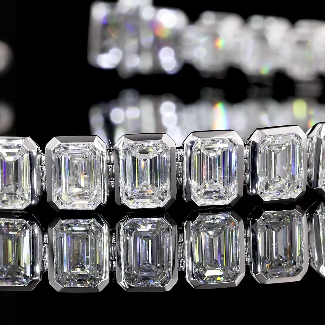 10.93 Cts 14k White Gold Emerald Shape Tennis Bracelet - Image 2